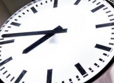 Šole odstranjujejo analogne ure, ker jih otroci ne znajo prebrati