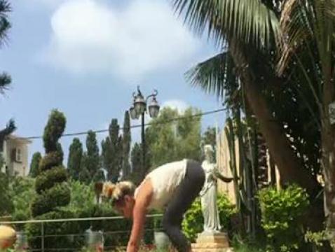 Tole je verjetno najboljši Joga video kdajkoli